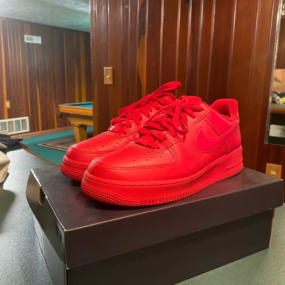 Air Force 1 Low '07 LV8 1 'Triple Red'